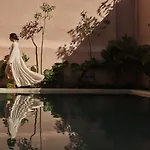 Domus Blanc Boutique