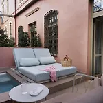 Domus Blanc Boutique