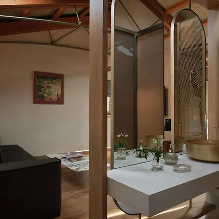 Domus Blanc Boutique Готель