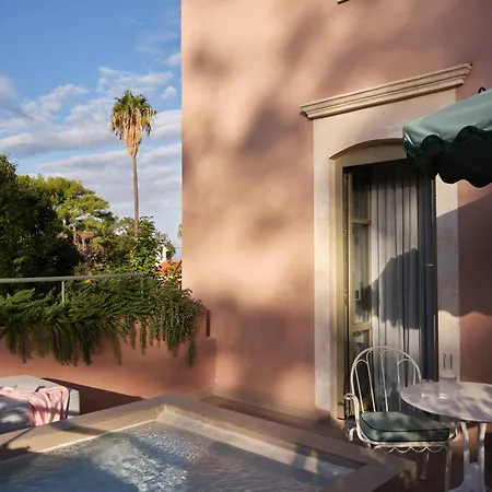 Domus Blanc Boutique Hotel